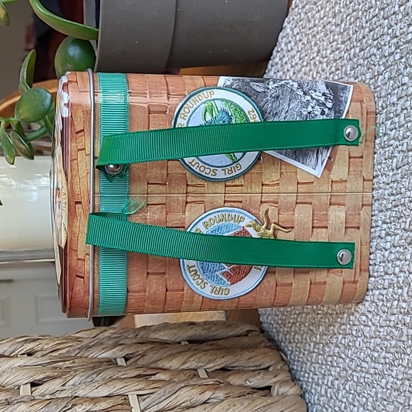 Girl Scout Backpack Senior Roundup Badge Tin - Picture 3 of 6